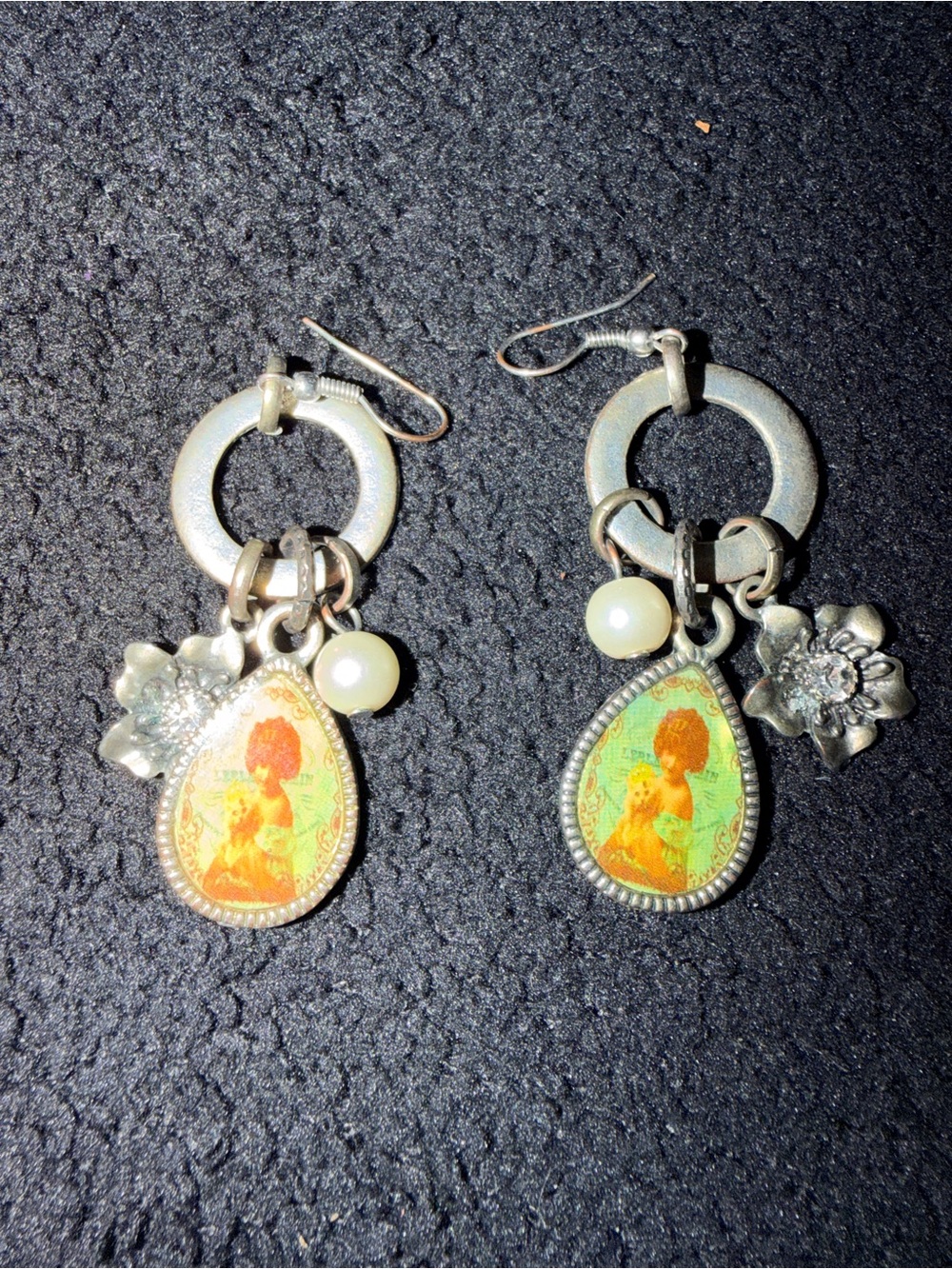 Vintage-Inspired Teardrop Pendant Dangle Earrings in Green and Gold